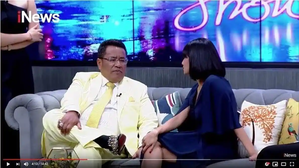 Hotman Paris Berdebat Seru dengan Ahli Ekonomi di Ruang Sidang Sampai Angkat 2 tangan: Nyaliiiii!