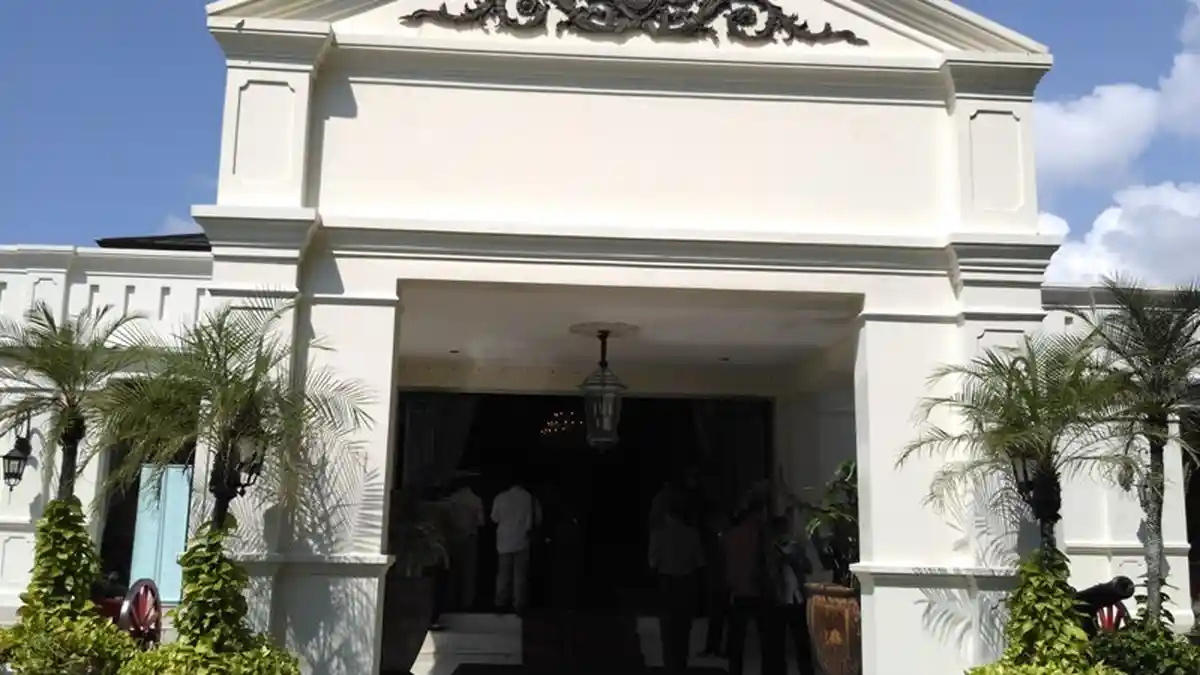 Berkunjung ke House of Danar Hadi, Melihat Koleksi Batik-batik Khas Solo