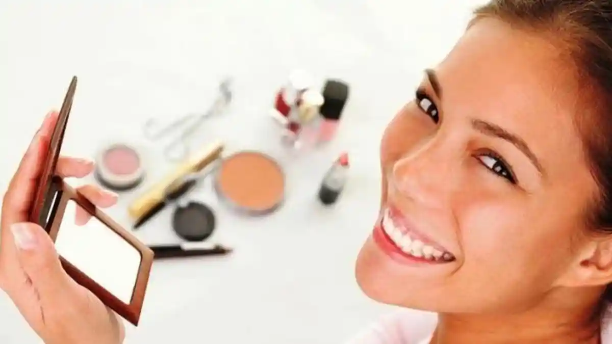 Ingin Selalu Tampil Cantik dan Segar Sepanjang Hari? Simak Tips Make Up Simpel Ini
