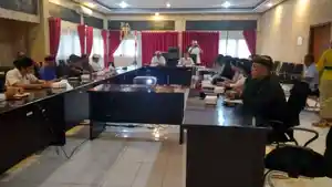 Suasana-rapat-koordinasi-teknis-antara-BPBD-Bangli-dengan-sejumlah-instansi-terkait.jpg