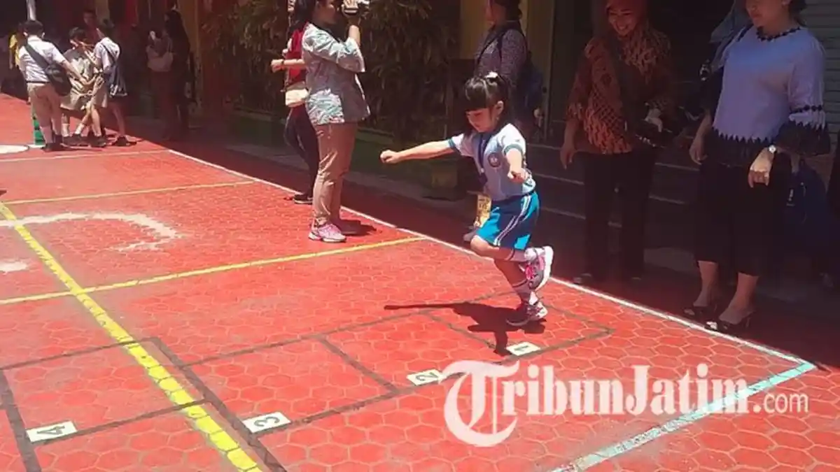 Jawaban Tema 1 Kelas 4: Apa Saja Keterampilan Lokomotor yang Kamu Perlukan dalam Permainan Engklek?