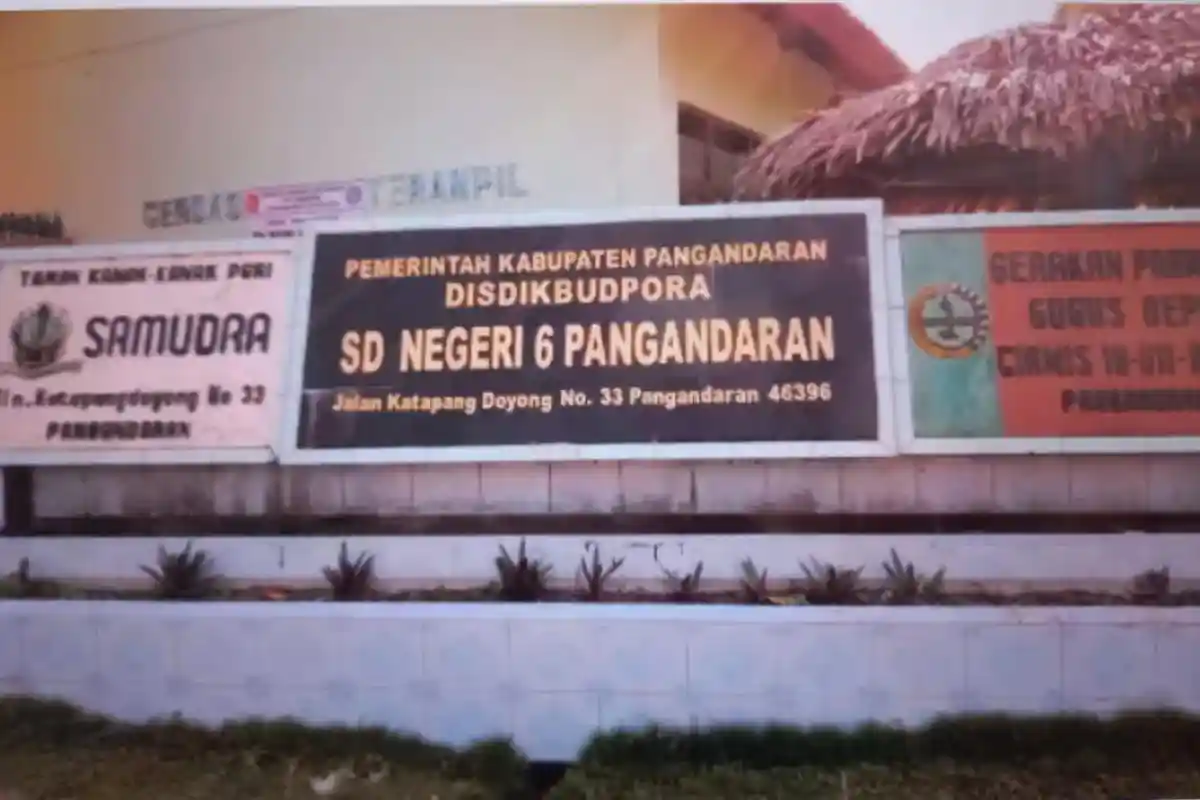 Gara-gara Tak Pakai Seragam Batik Baru, Siswa SDN 6 Pangandaran Dihukum Jalan Jongkok 