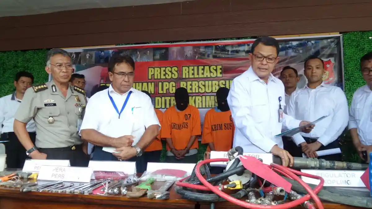 Terbongkar Modus Pencurian Gas Sisa Truk Tangki Pertamina - direktur-reserse-kriminal-khusus-polda-jateng-kombes-edhy-mustofa_20160920_114009.jpg