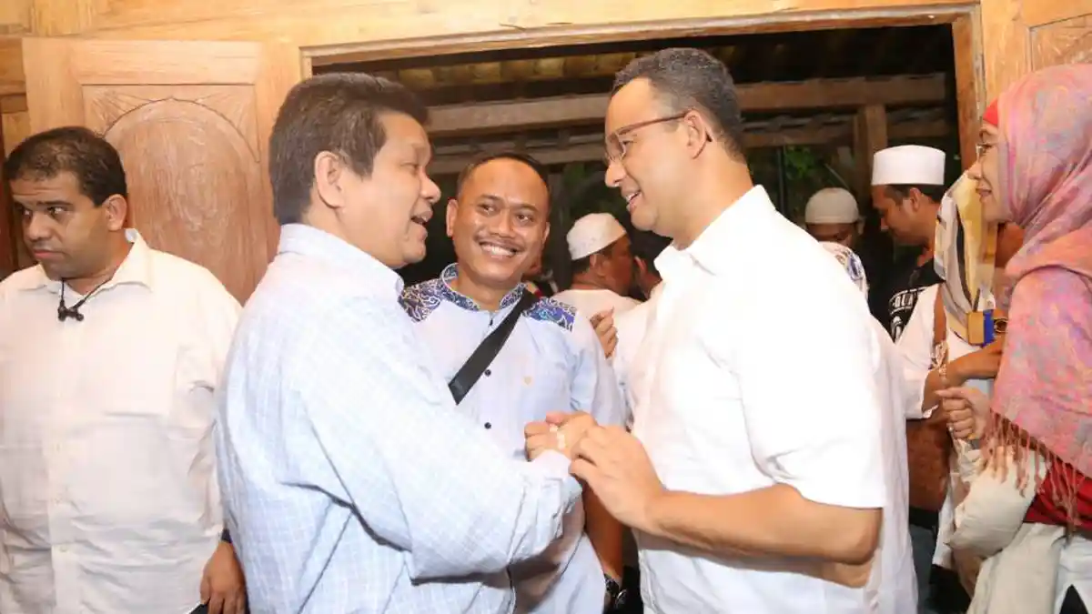 Anies Baswedan Disambut Salawat di TPS 28