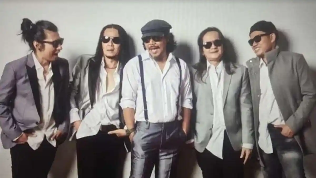 Chord Gitar dan Lirik Lagu Pelangi di Matamu - Jamrud: Ingin Kumaki Diriku Sendiri