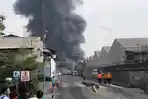 Kebakaran-di-pabrik-minyak-di-Bekasi.jpg