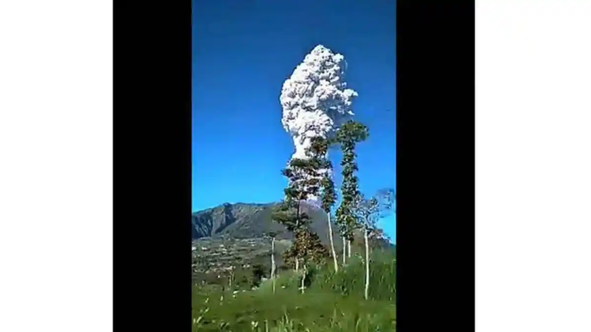 Gunung Merapi Meletus! Keluarkan Letusan Freatik Selama 5 Menit