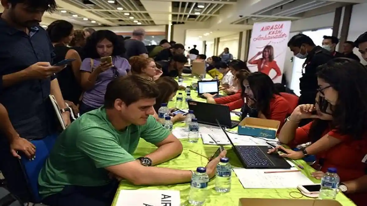 Gunung Agung Meletus, Media Asing Soroti Turis yang Panik dan Frustasi karena tak Bisa Pulang