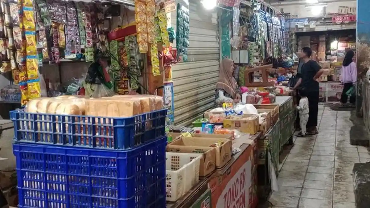 Rupiah Melemah, Harga Minyak Goreng dan Telur di Pasar Kuto Palembang Mulai Meroket