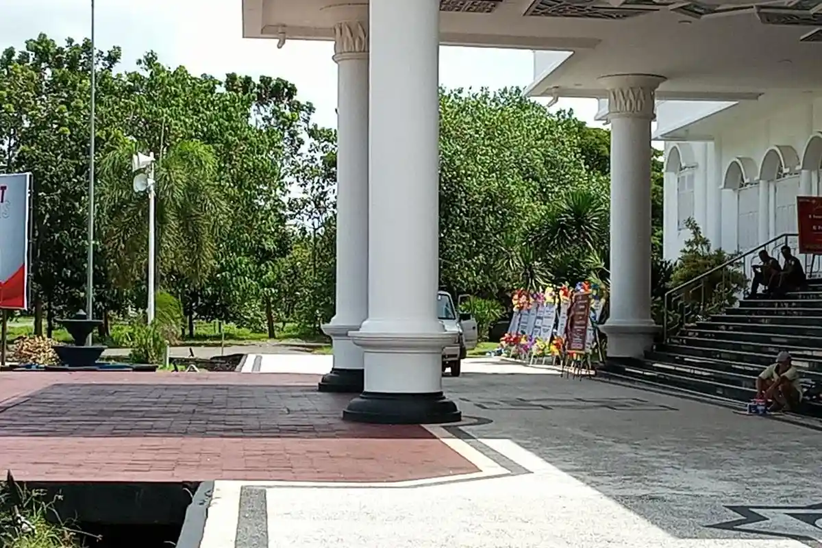 Karangan Bunga Sambut Bupati dan Wakil Bupati KSB Amar-Hanipah yang Dilantik Presiden Hari Ini