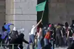 Warga Palestina Kembali Bentrok dengan Polisi Israel di Masjid Al-Aqsa