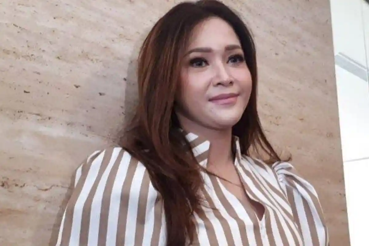 Reaksi Maia Estianty Saat Ivan Gunawan Tunjukkan Foto Ahmad Dhani