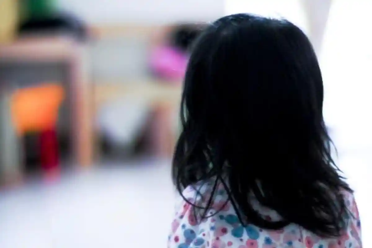 Diancam Golok, Anak di Bekasi Terpaksa Pasrah Dicabuli Ayah Tiri