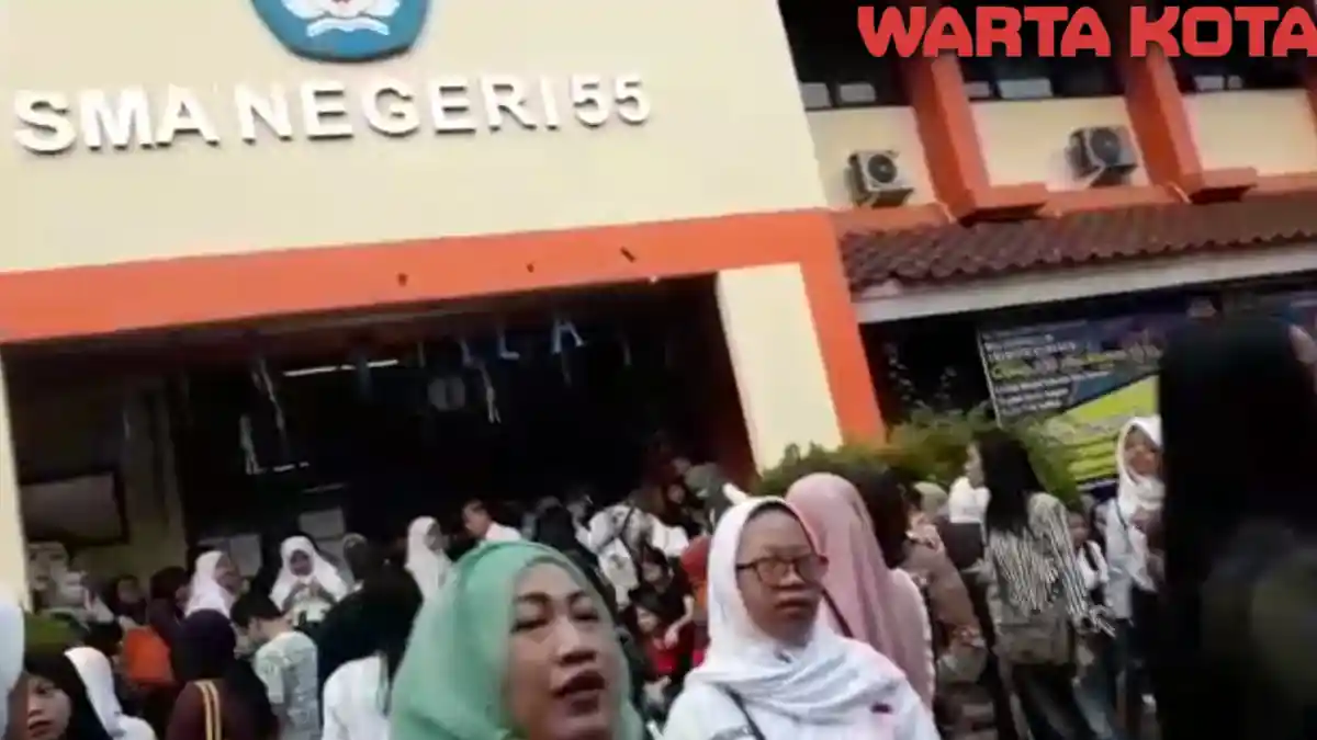 VIDEO: Update ppdb.jakarta.go.id Orangtua Murid Datangi SMAN 55 Sejak Dini Hari