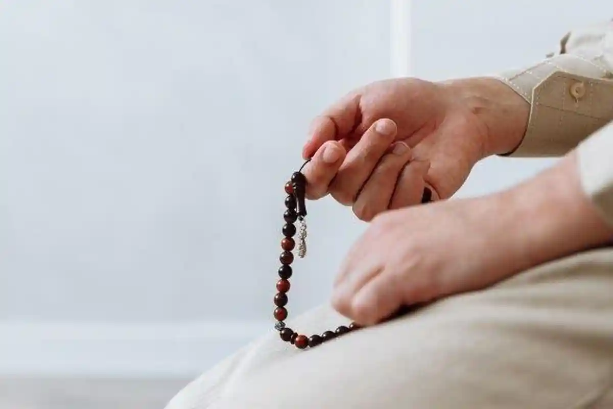 Amalan Duduk Berzikir di Waktu Fajar Pagi, Insya Allah Pahalanya Setara Haji dan Umrah