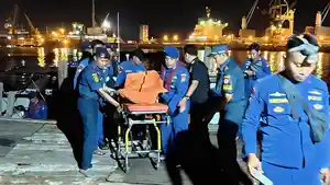 Perahu-muat-besi-tua-tenggelam-di-perairan-Gresik-pada-Sabtu-252026-malam.jpg