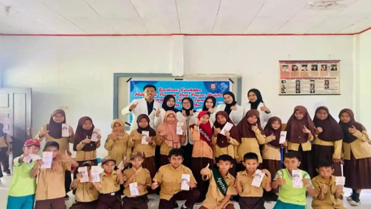 Mahasiswa PSPPA UHO Kendari Kenalkan Profesi Apoteker Edukasi Murid SD Cara Konsumsi Obat yang Benar