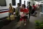 Pemudik Padati Stasiun Kereta Api Kertapati Palembang
