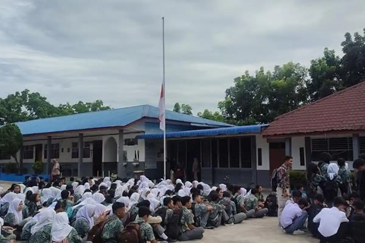 SMK Negeri 1 Siantar Berkabung 5 Guru Meninggal Kecelakaan, Kibarkan Bendera Setengah Tiang