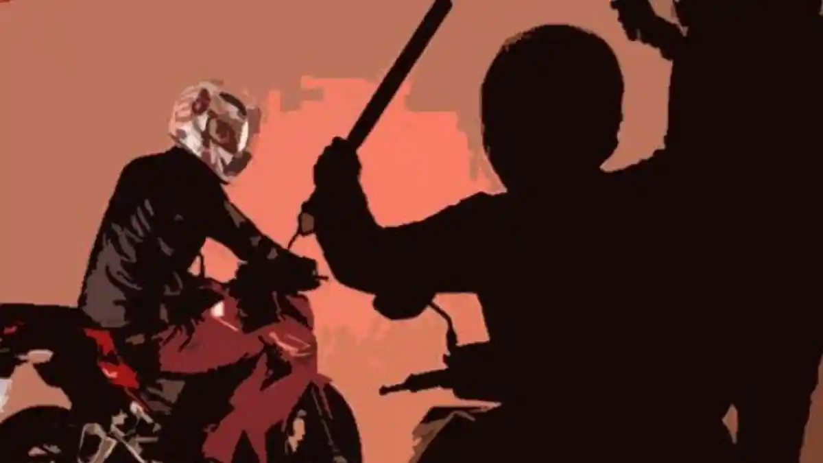 Pencuri Sepmor Gagal Kabur Setelah Beraksi, Jatuh ke Aspal dan Dihajar Warga