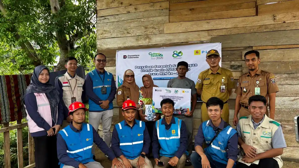 20 Rumah Warga Kurang Mampu di Polman Dapat Listrik Gratis dari PLN