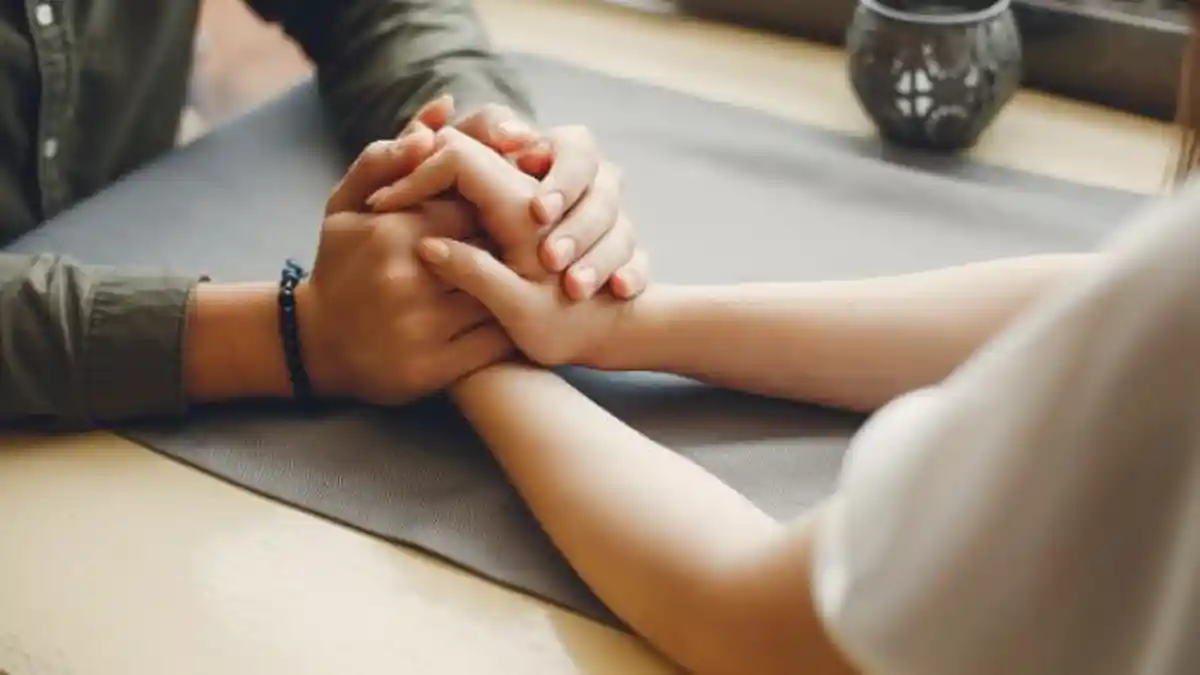 RAMALAN ZODIAK CINTA 1 Desember 2021: Leo Harus Tenang, Gemini Hadapi Masalah Komunikasi