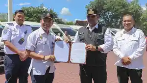 TERIMA-BANTUAN-BUS-dari-Direktur-Perhubungan-Darat-Kementerian-Perhubungan-RI.jpg