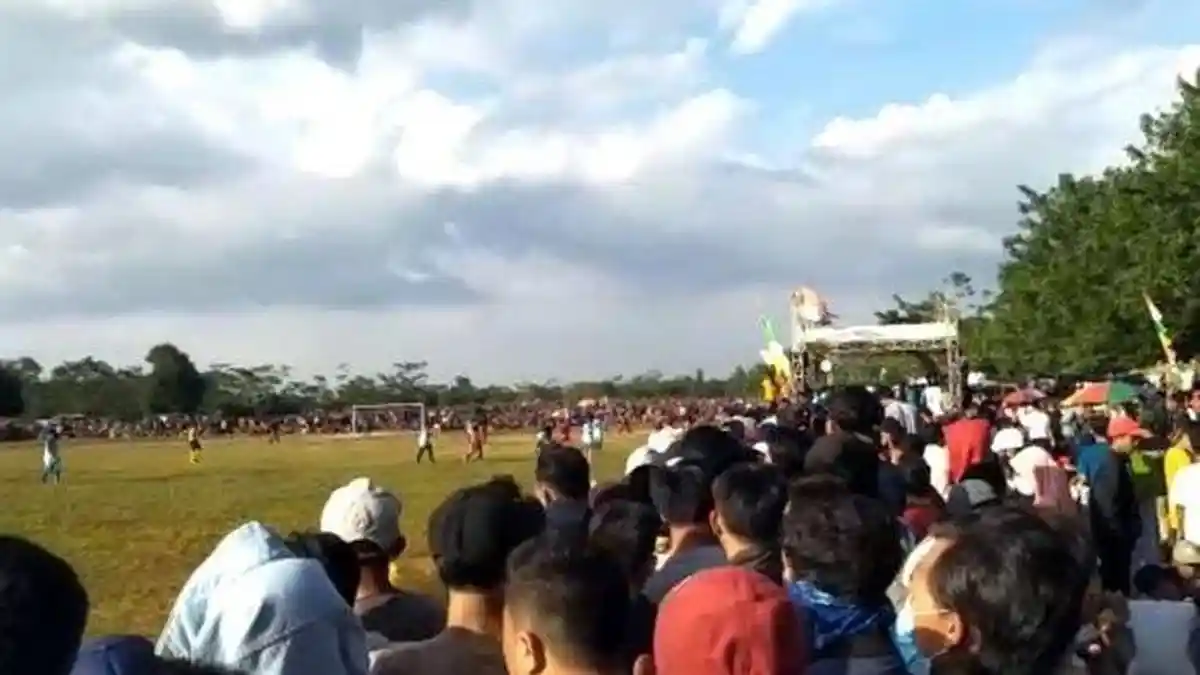 Ribuan Orang Padati Laga Final Sepak Bola Tarkam di Serang, Panitia Langsung Diperiksa Polisi