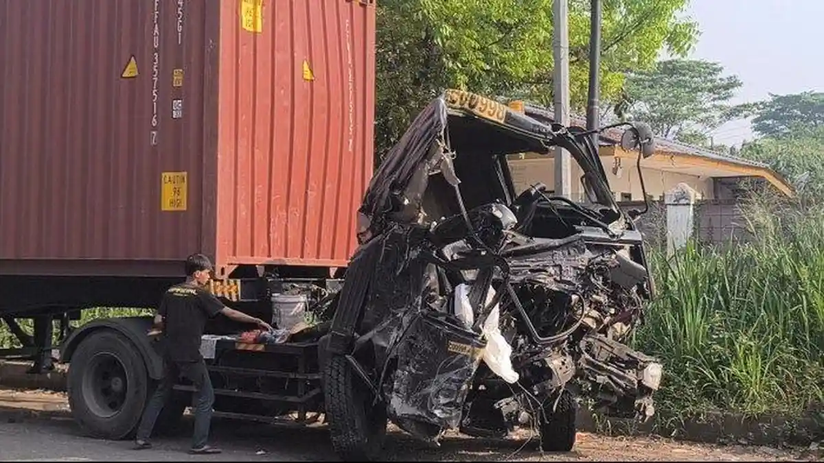 2 Truk Tabrakan Hebat di Tol Cipularang, Pengemudi Meninggal di TKP