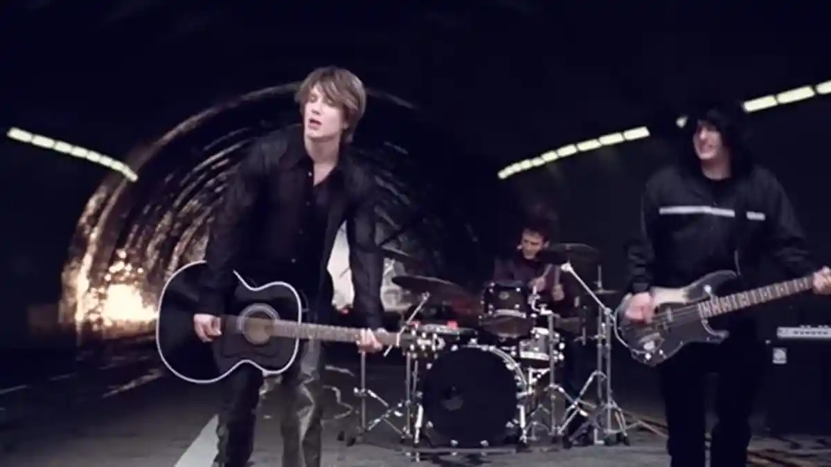 Lirik Lagu Iris - Goo Goo Dolls - 'And I Don't Want The World to See Me'
