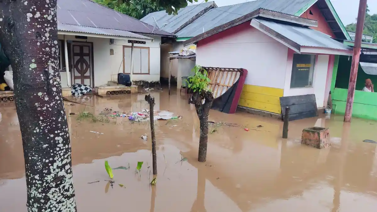BREAKING NEWS: Banjir Rendam Ibukota Boalemo Gorontalo, Warga Kaget Air Sudah di Dalam Rumah