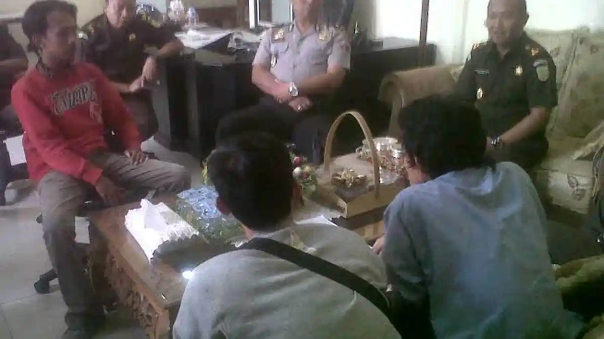 Teatrikal di Kejari Malang Berubah Tegang