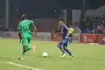 Pemain Muda PSIS Semarang Lelang Jersey Bersejarah dan Uangnya Diberikan Warga Terkena Corona