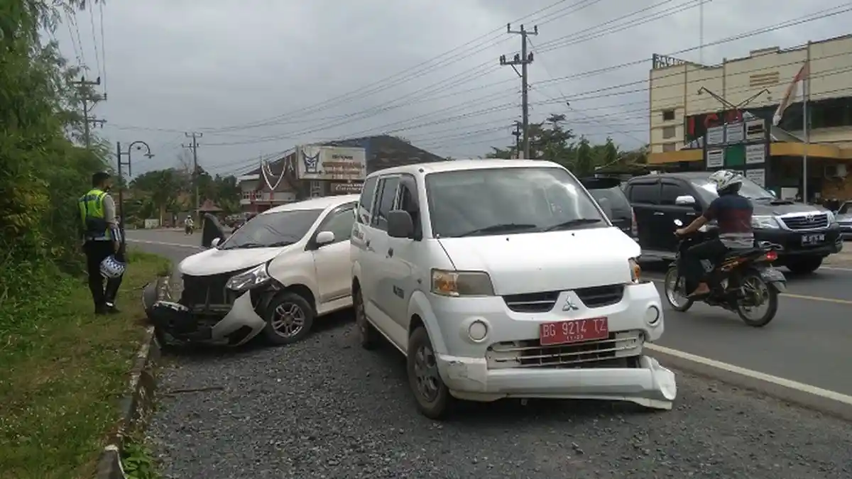 Kecelakaan APV vs Xenia di Ogan Ilir Petang Ini, Pengemudi Usia 13 Tahun Diperiksa Polisi