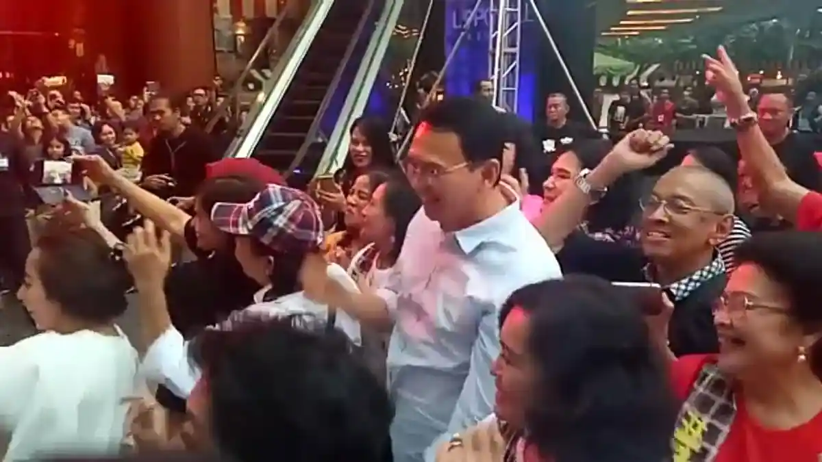 Ahok Joget Diiringi Alunan Lagu The Beatles