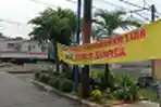 Spanduk Menolak Penutupan Pintu Lintasan KA di Cengkarang