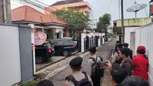 rumah-riyoso-eks-pj-sekda-pati.jpg