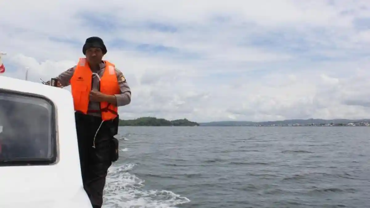 Serpihan yang Diduga Bagian Dari Pesawat AirAsia QZ8501 Kembali Diketemukan