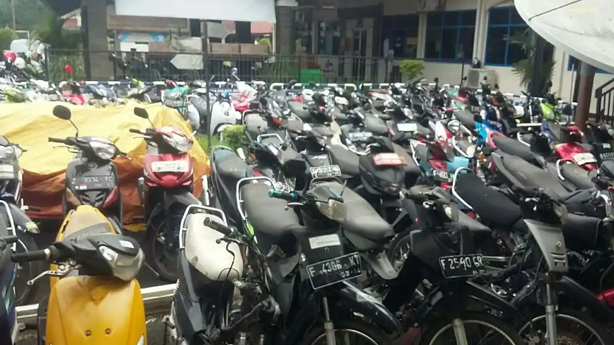 Kena Tilang Polisi, Dua Tahun Motor Ini Baru Diambil Pemiknya di Mapolres Bogor