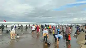 wisatawan-pangandaran-04042025-1.jpg