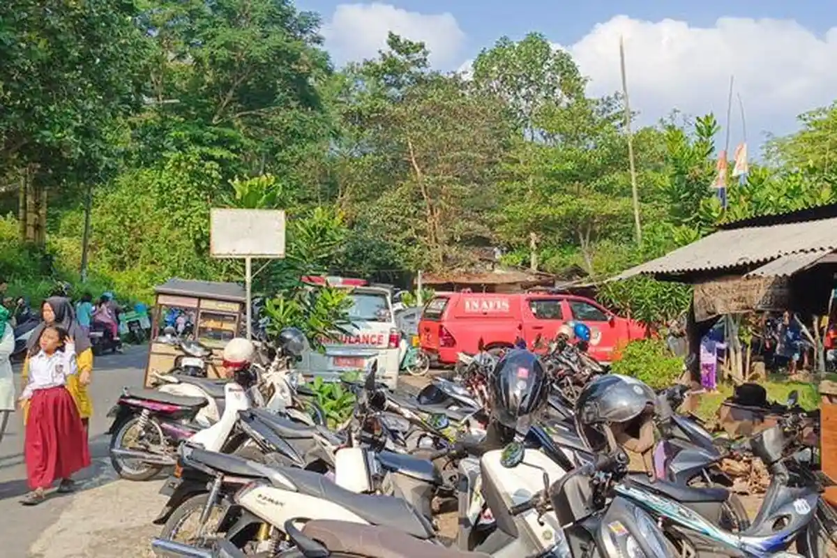 Sosok Pria Diduga Bunuh Diri Loncat dari Jembatan Cirahong Ciamis, Pakai Motor Vixion, Masih Dicari