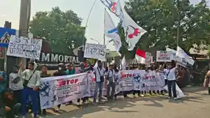 Demo-buruh-PT-Immortal-Cosmedika-Indonesia.jpg