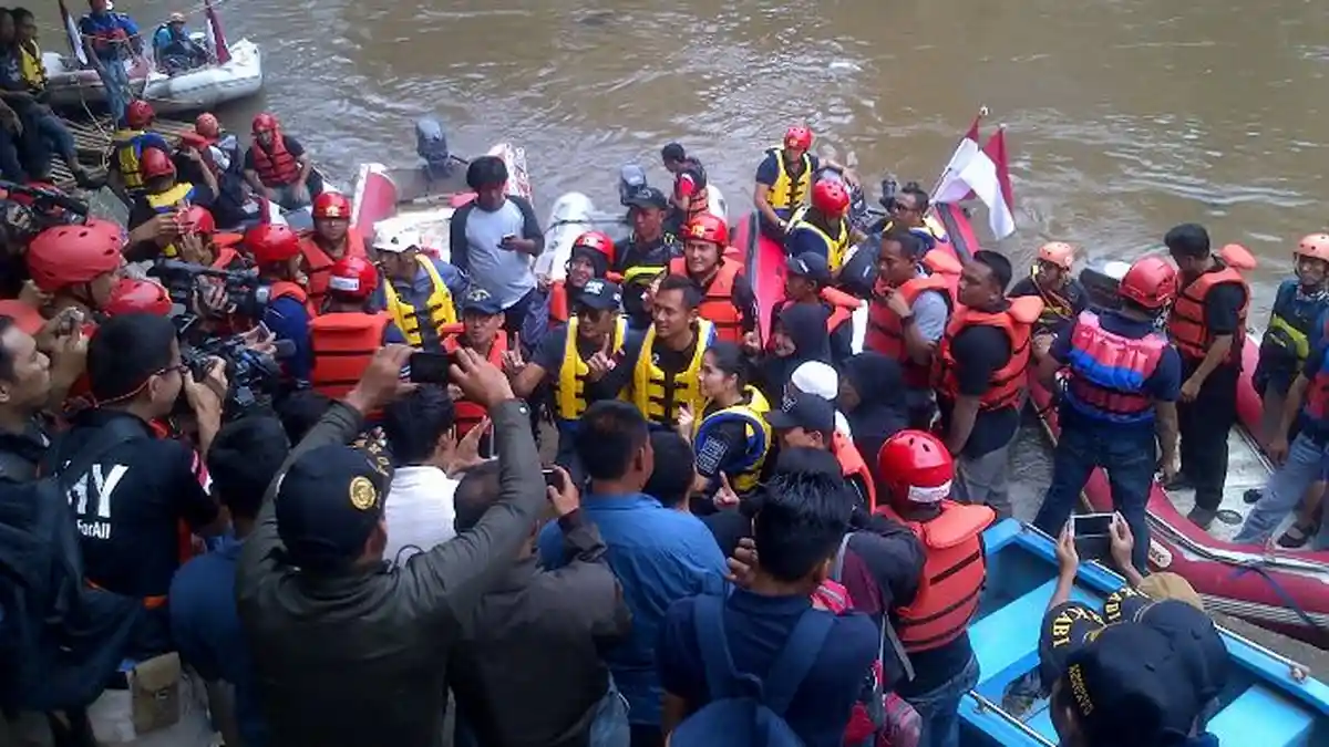Jika Terpilih, Agus Bertekad, Dia Bakal Menata Sungai Ciliwung