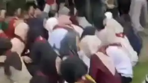 Puluhan-mahasiswa-diduga-dari-Unsri-melakukan-adegan-ciuman.jpg
