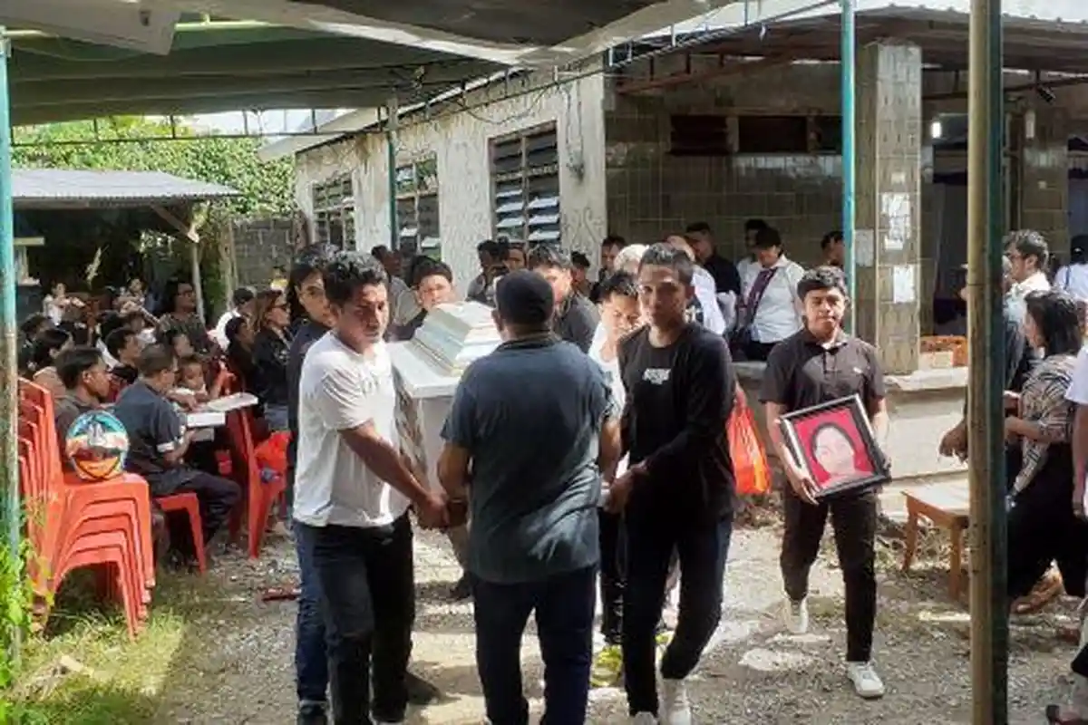 Ratusan Warga Hadiri Pemakaman Ibu Kandung Diduga Dibunuh Anaknya  di Kupang