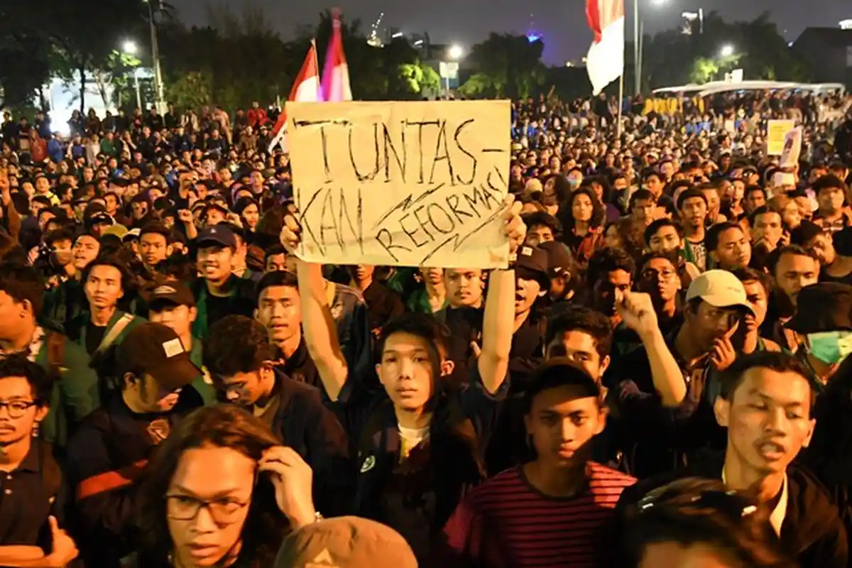 Massa Mahasiswa Tuntut Ingin Bertemu Pimpinan DPR RI