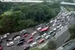 Hari Pertama PSBB Surabaya Raya, Bundaran Waru Macet