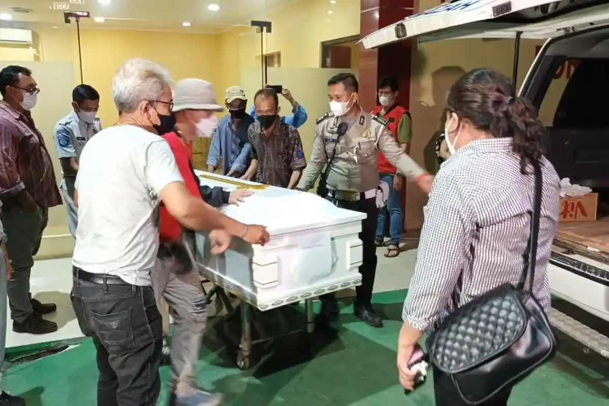 9 Jenazah Korban Kecelakaan Maut Cibubur di RS Polri Kramat Jati Sudah Diserahkan ke Pihak Keluarga