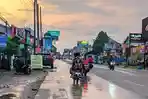cuaca-hujan-sore-hari-jalanan-basah.jpg
