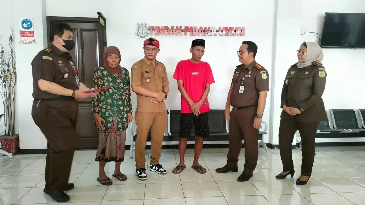 Kejari Probolinggo Bebaskan Tersangka Pengancaman Lewat Restorative Justice